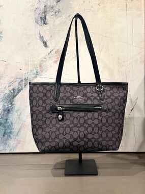 Coach Taylor Tote Signature Jacquard Black and Grey Front Zip Bag Used Once